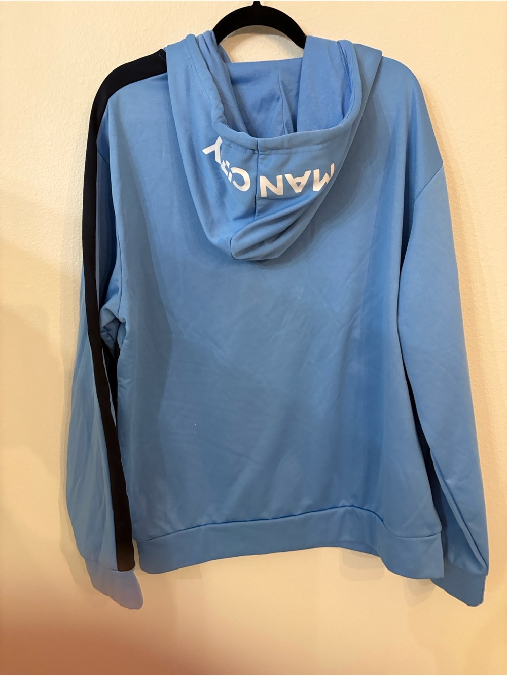 Official Manchester City FC light blue hooded sweatshirt - Picture 4 of 4